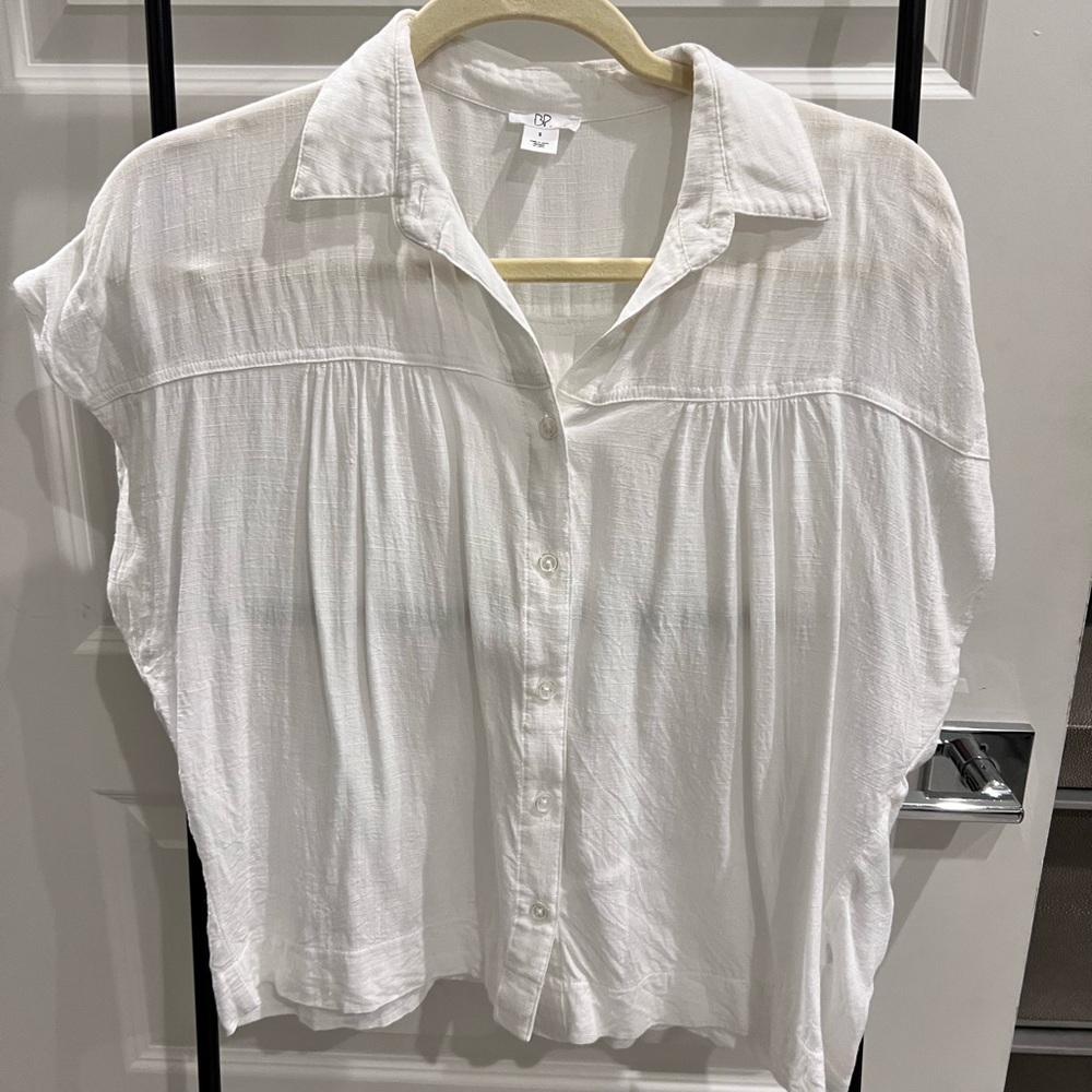 BP- short sleeved white button down cropped top - size S